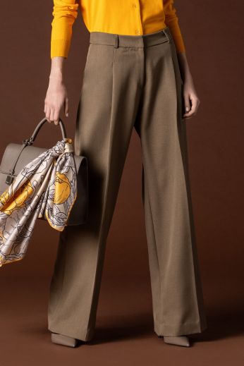 Pleated wide-leg pants